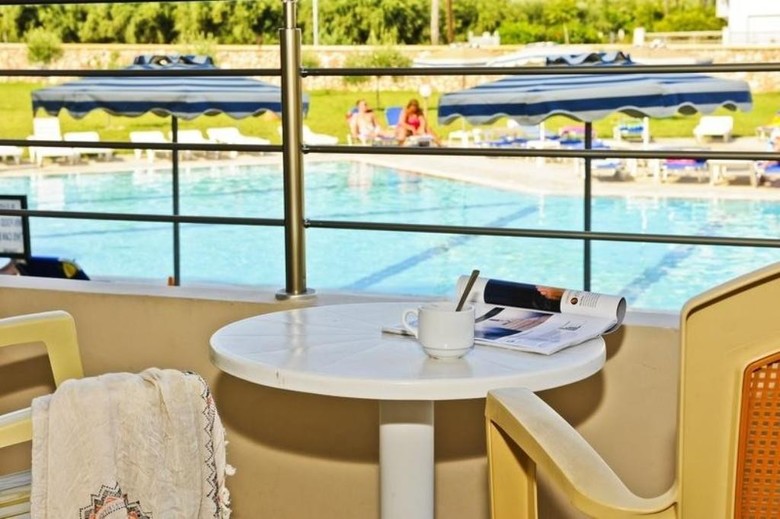 Hotel Emerald Studio And Apartments