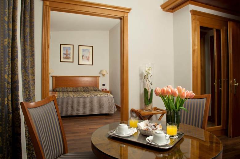 Hotel Diplomatic