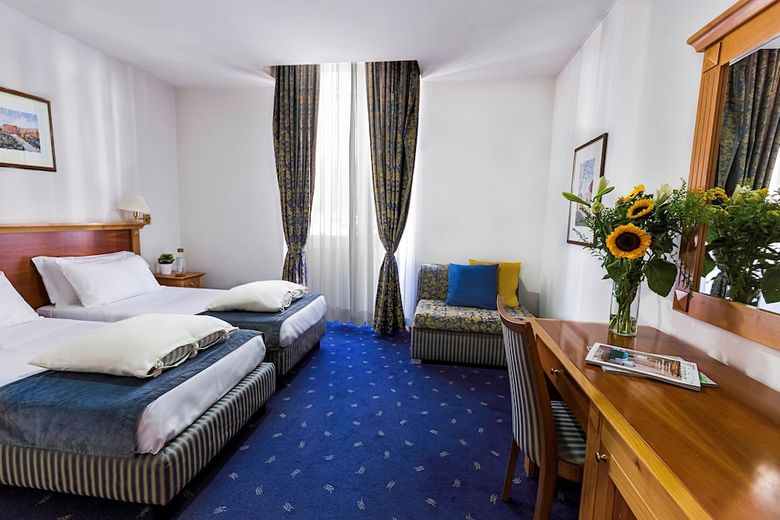 Hotel Diplomatic