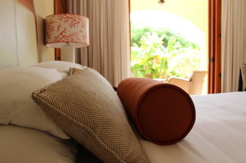 Hotel Santa Barbara Beach & Golf Resort