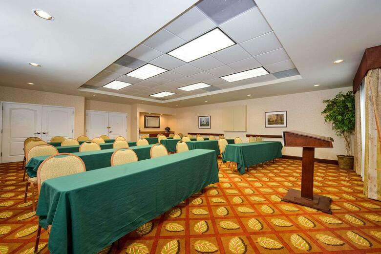 Hotel Comfort Inn & Suites