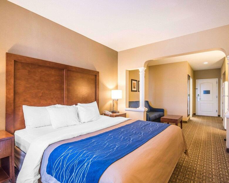 Hotel Comfort Inn & Suites