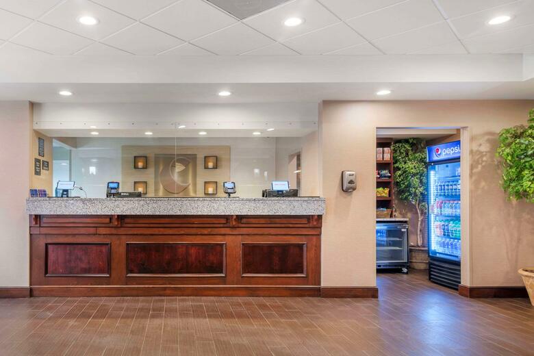 Hotel Comfort Inn & Suites