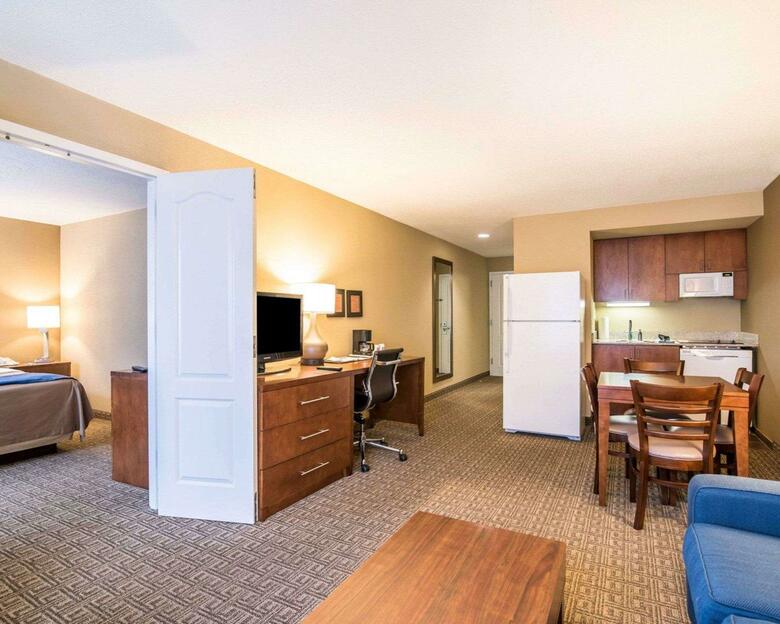 Hotel Comfort Inn & Suites