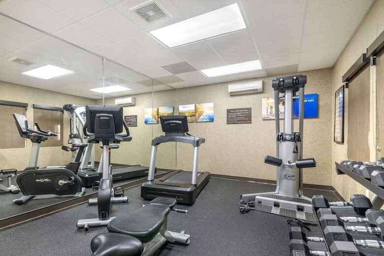 Hotel Comfort Inn & Suites