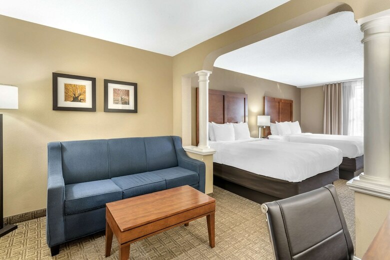 Hotel Comfort Inn & Suites