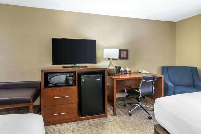 Hotel Comfort Inn & Suites