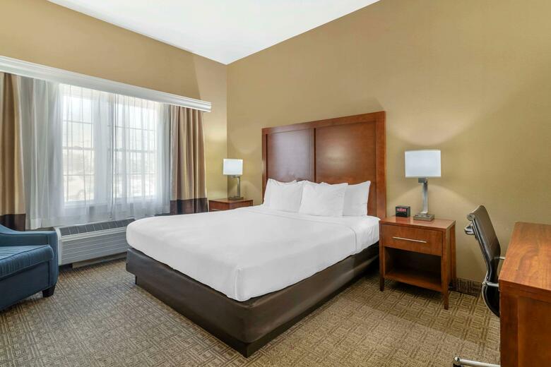 Hotel Comfort Inn & Suites