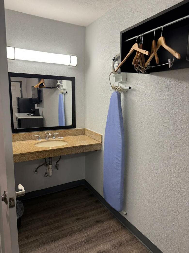Hotel Studio 6 Suites Vancouver Wa Waterfront