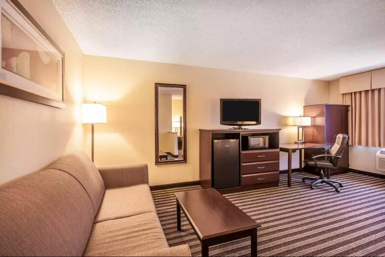 Hotel Quality Inn And Suites