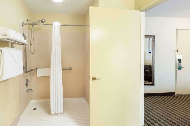 Hotel Quality Inn And Suites