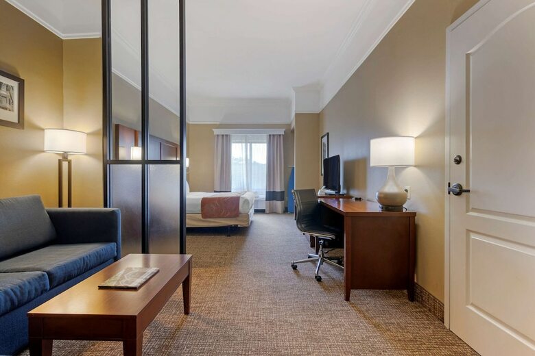 Hotel Comfort Suites Savannah North