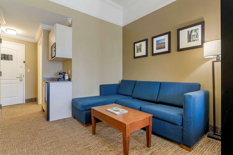 Hotel Comfort Suites Savannah North