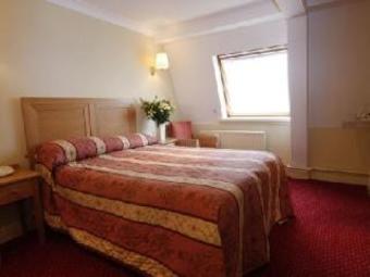 Beaches Hotel (.)