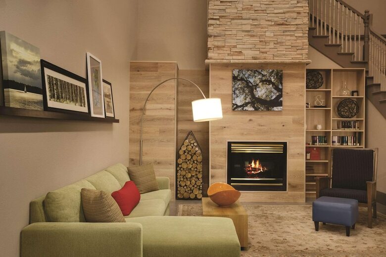 Hotel Country Inn & Suites