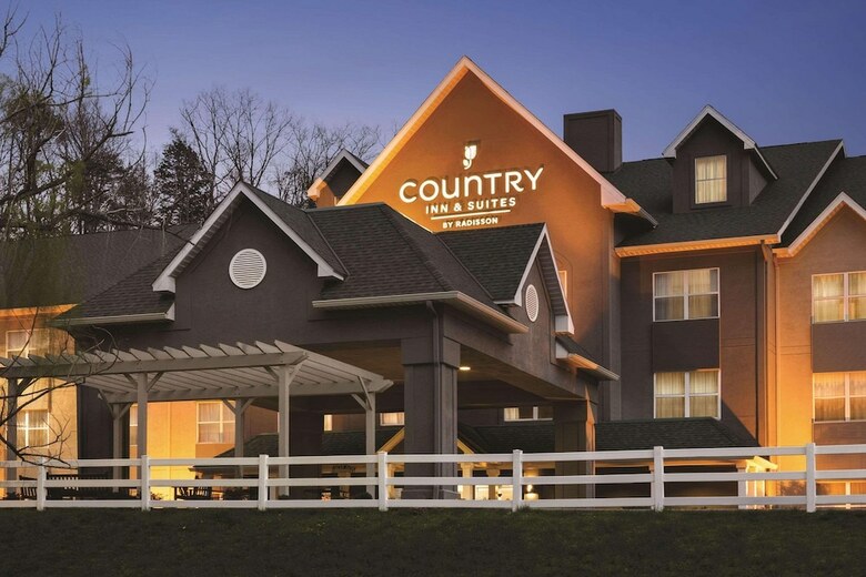 Hotel Country Inn & Suites