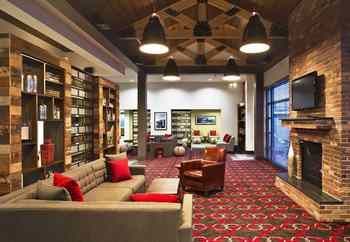 Hotel Clarion Inn & Suites