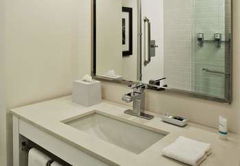 Hotel Clarion Inn & Suites