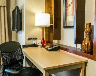 Hotel Cambria Suites