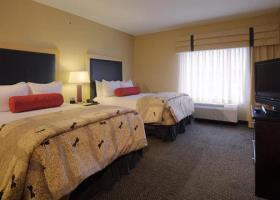 Hotel Cambria Suites