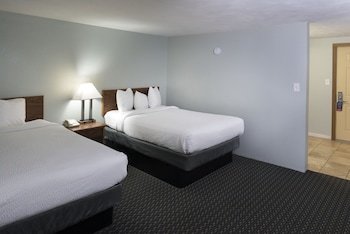 Hotel Rocky Waters Inn