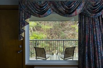 Hotel Rocky Waters Inn