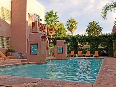 Hotel Lodge On The Desert