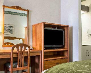 Hotel Comfort Suites At Metro Center