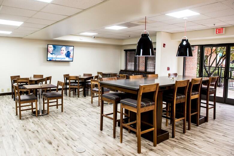Hotel Comfort Suites Airport