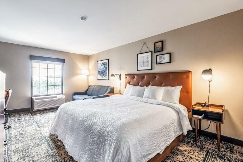 Hotel Comfort Suites Airport