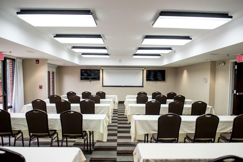 Hotel Comfort Suites Airport