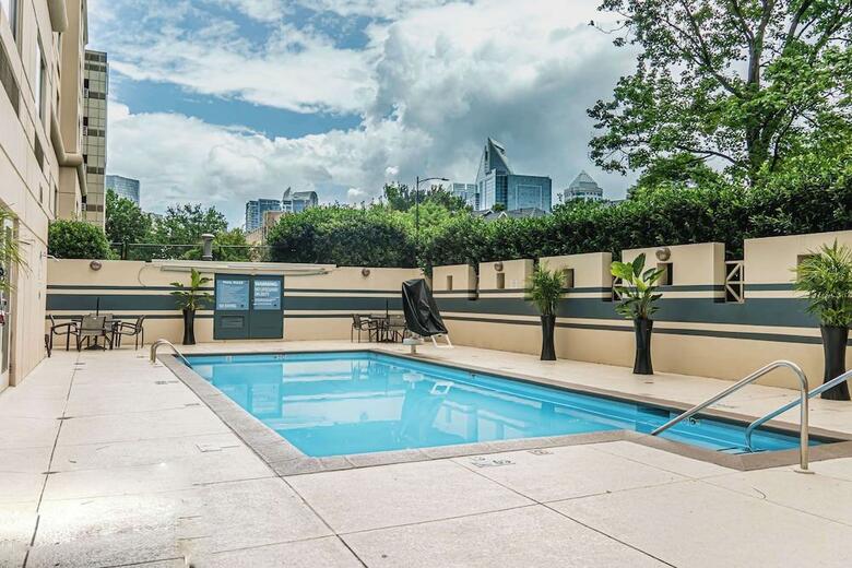 Doubletree Hotel Charlotte-gateway Village