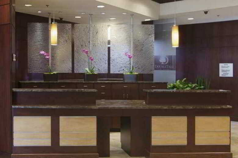 Doubletree Hotel Charlotte-gateway Village