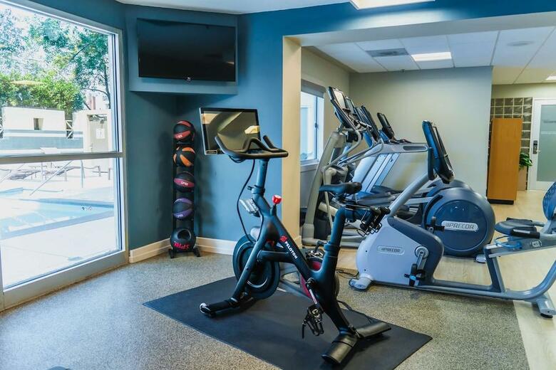 Doubletree Hotel Charlotte-gateway Village