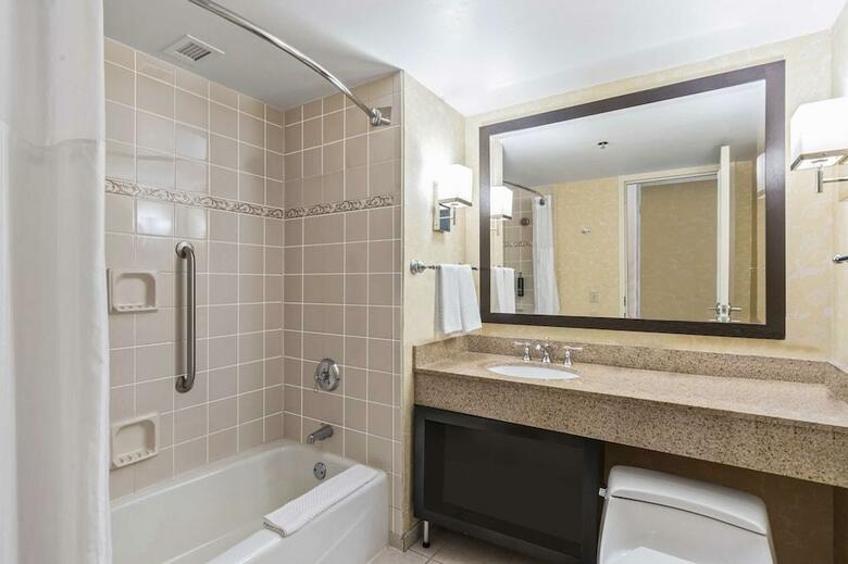 Doubletree Hotel Charlotte-gateway Village