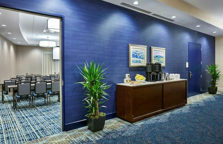 Doubletree Hotel Charlotte-gateway Village