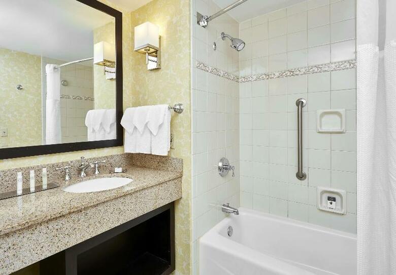 Doubletree Hotel Charlotte-gateway Village