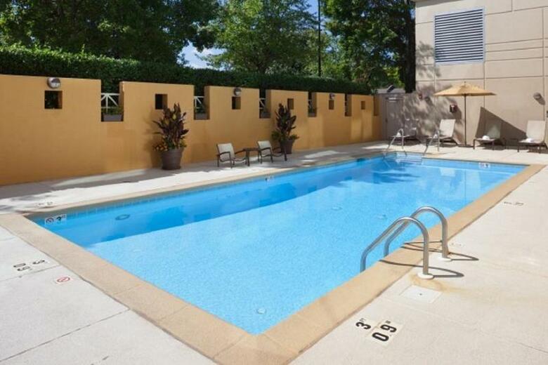 Doubletree Hotel Charlotte-gateway Village