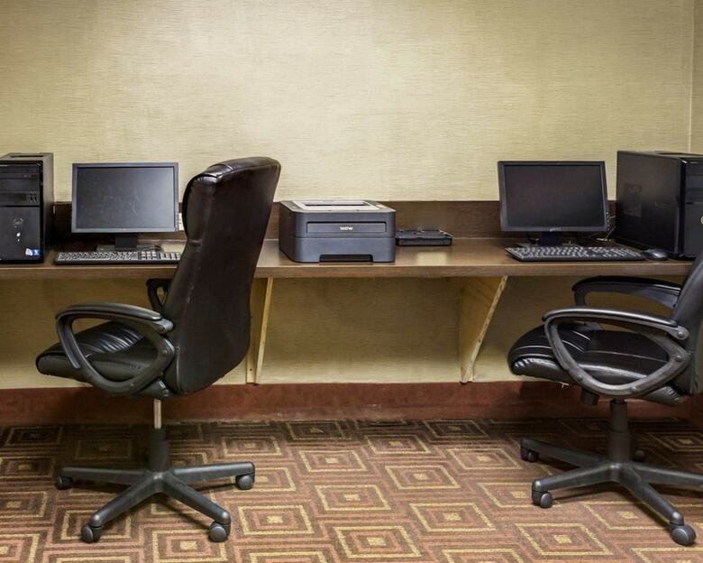Hotel Comfort Suites Airport