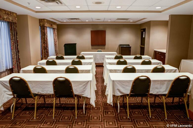 Hotel Comfort Suites Airport