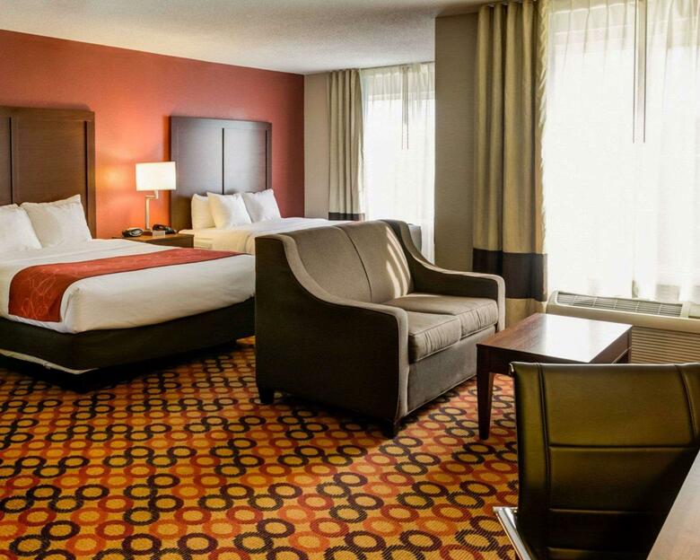 Hotel Comfort Suites Airport
