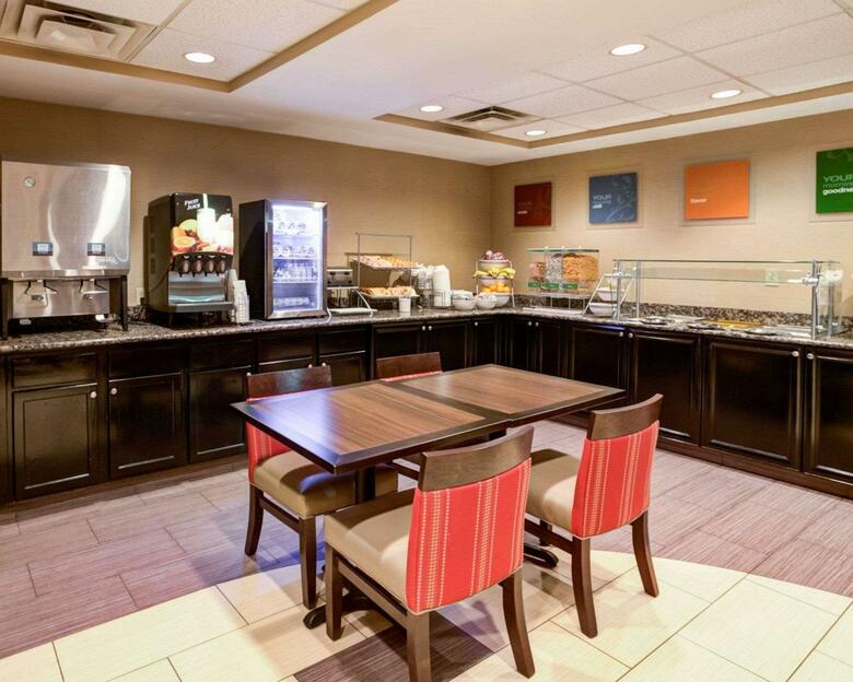 Hotel Comfort Suites Airport