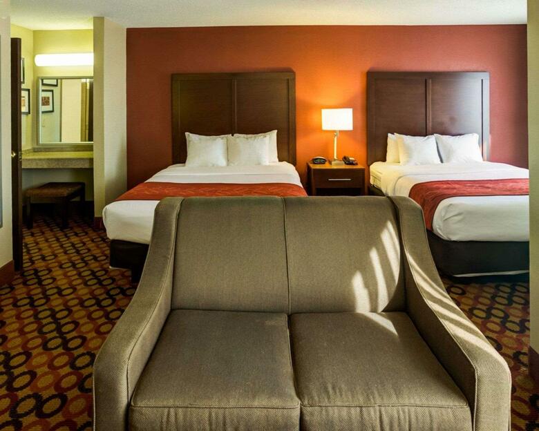 Hotel Comfort Suites Airport