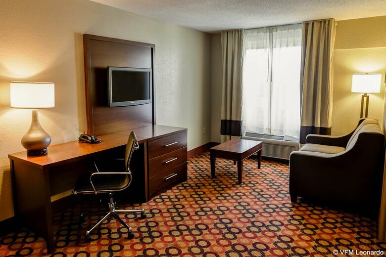 Hotel Comfort Suites Airport