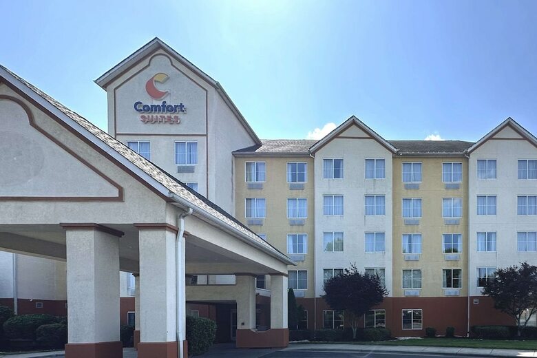 Hotel Comfort Suites Airport