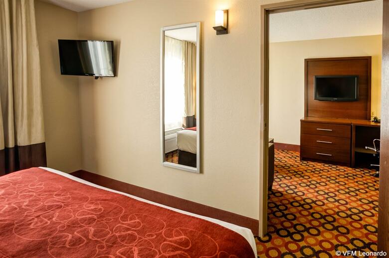 Hotel Comfort Suites Airport