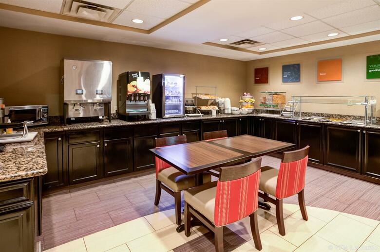 Hotel Comfort Suites Airport