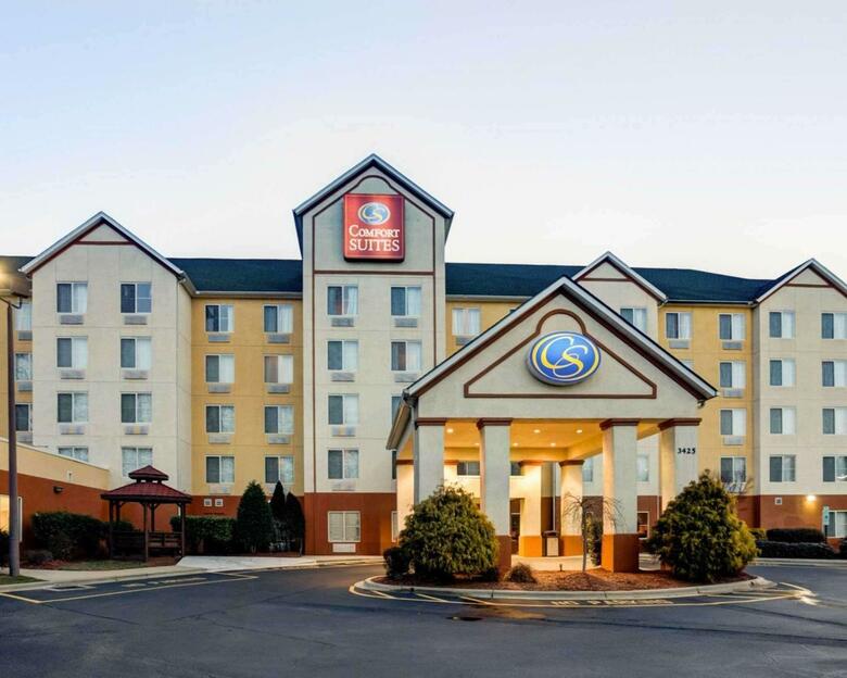 Hotel Comfort Suites Airport