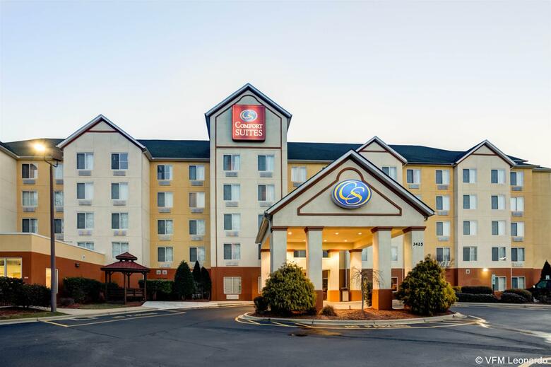 Hotel Comfort Suites Airport