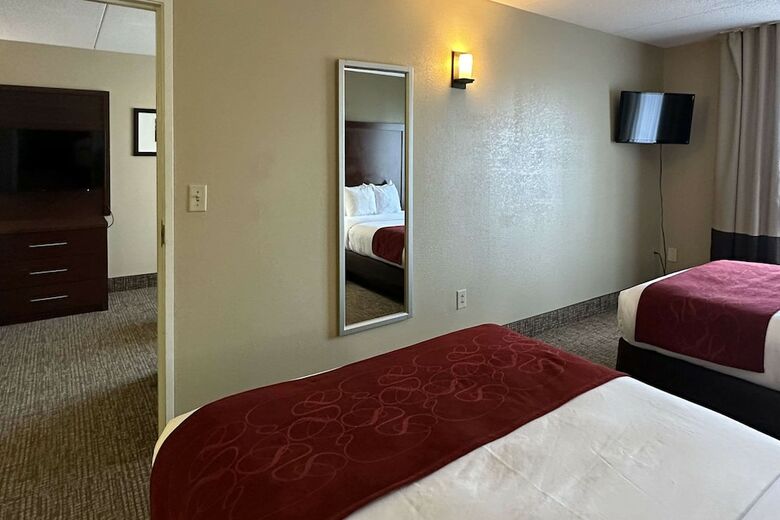 Hotel Comfort Suites Airport